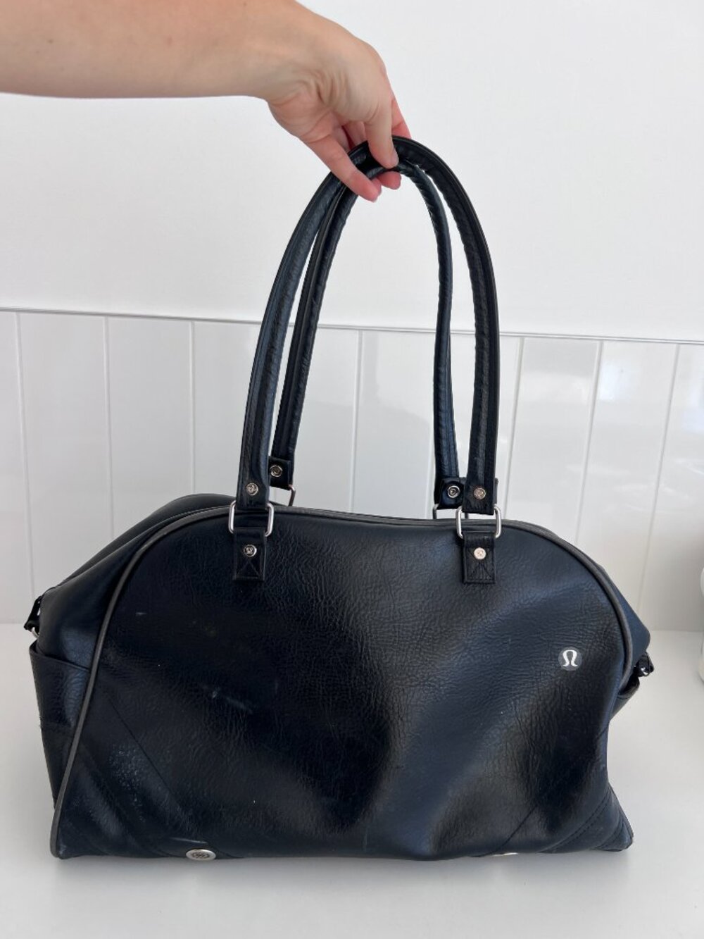 Lululemon Y2K bowling bag in black - Picture 2 of 5